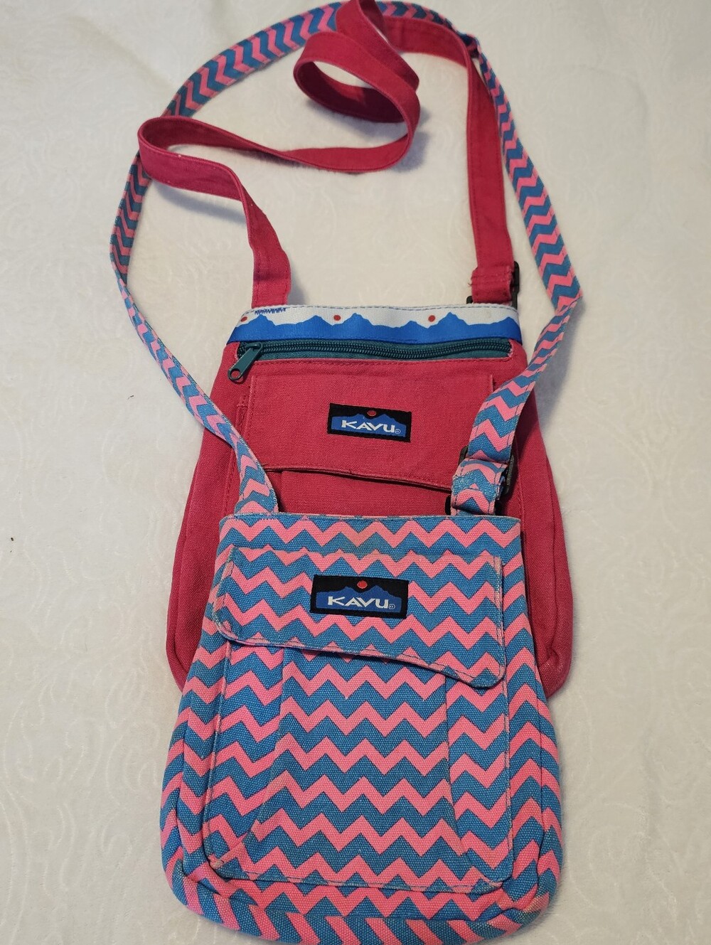 Lot of 2 KAVU Canvas Crossbody Bags Pink Chevron & Solid Magenta Bright Cute Euc